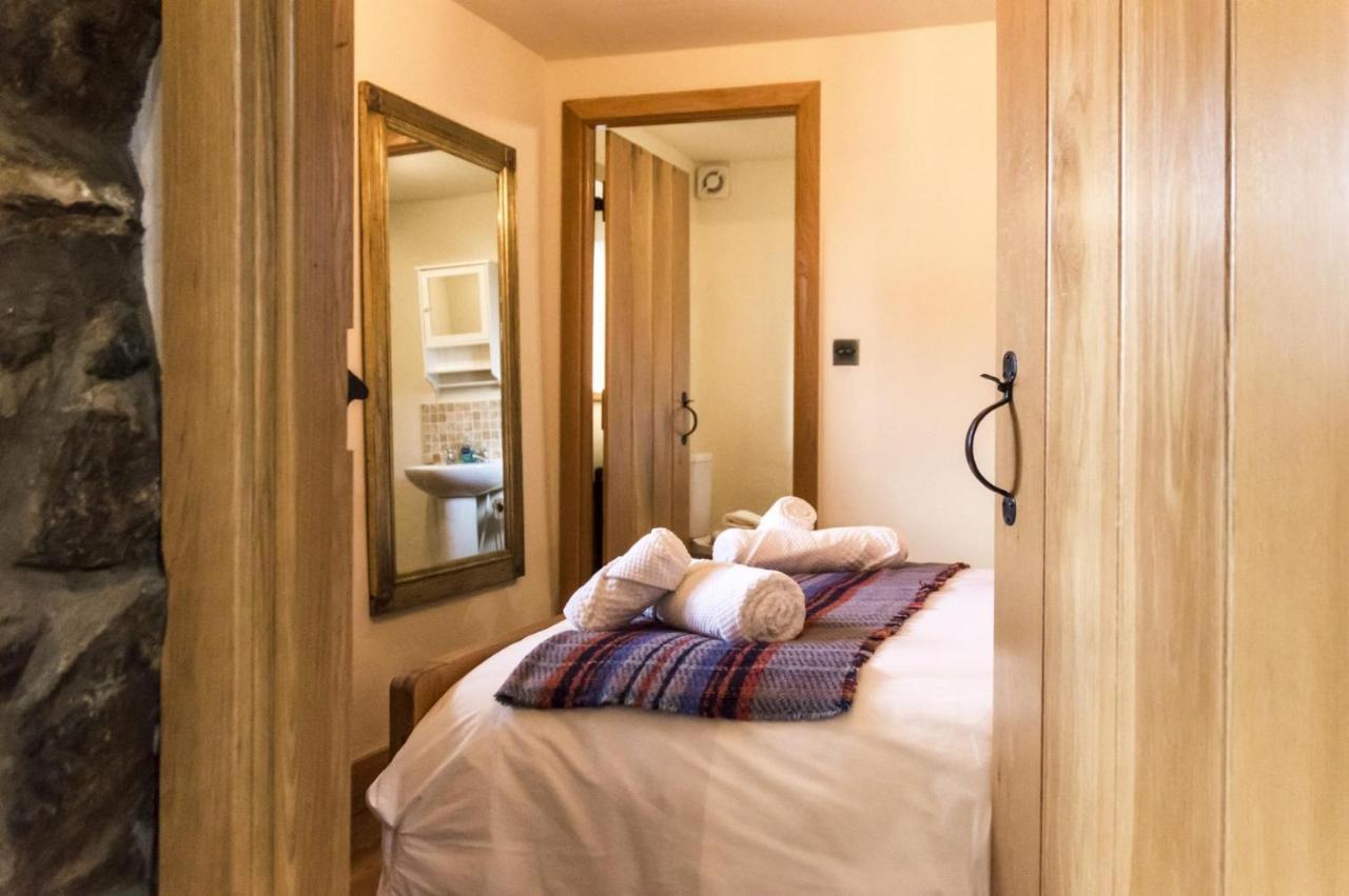 Foxglove - Luxurious Barn Conversion - Blossom Farm Johnston Buitenkant foto
