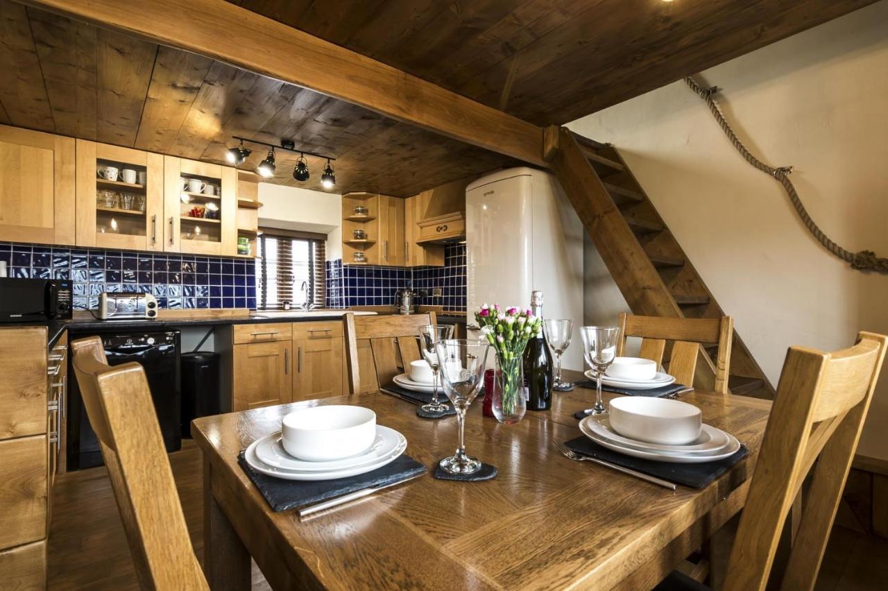 Foxglove - Luxurious Barn Conversion - Blossom Farm Johnston Buitenkant foto