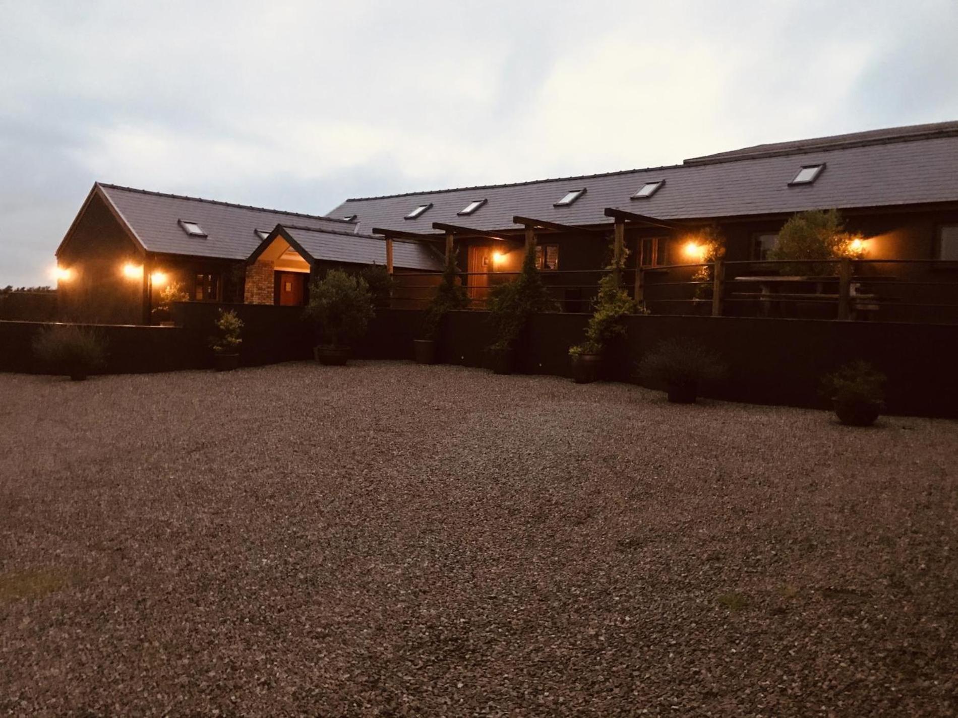 Foxglove - Luxurious Barn Conversion - Blossom Farm Johnston Buitenkant foto